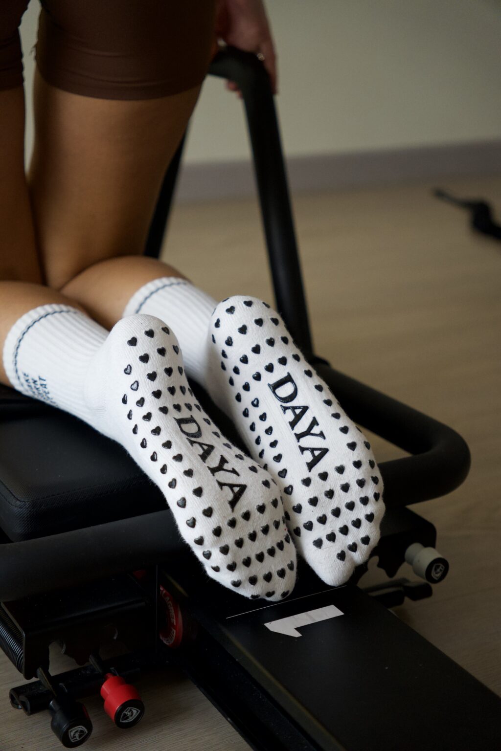 Chaussettes antidérapantes DAYA sur le Megaformer